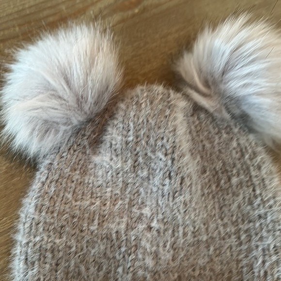 Beanie hat.Soft adorable double Pom beanie. Fits girls and up to woman’s small. - Picture 2 of 4